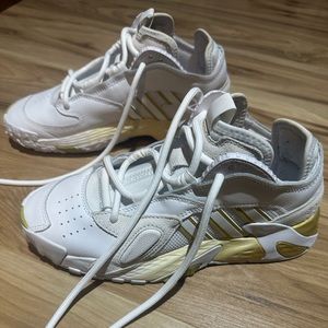 Women’s Adidas Lightstrike shoes size 5 1/2